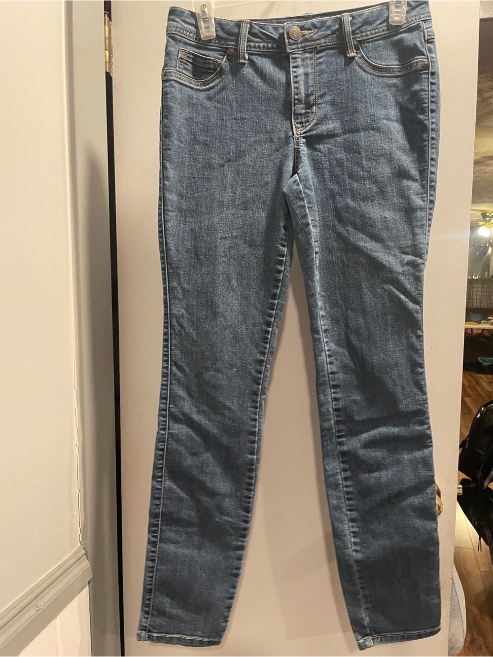Roz & Ali Women's Skinny Jeans in Medium Blue Wash size 4